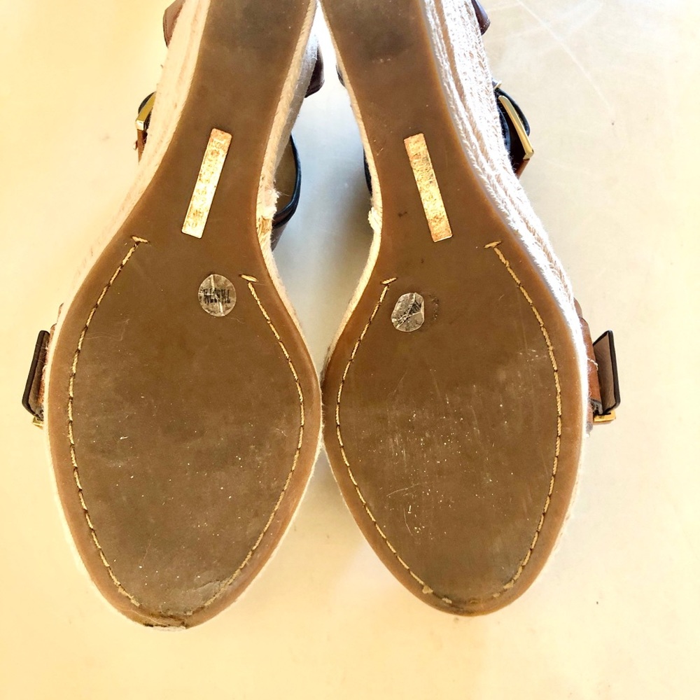 Stylish “Louise et Cie” Sz 7.5 wedge sandals - Picture 7 of 7